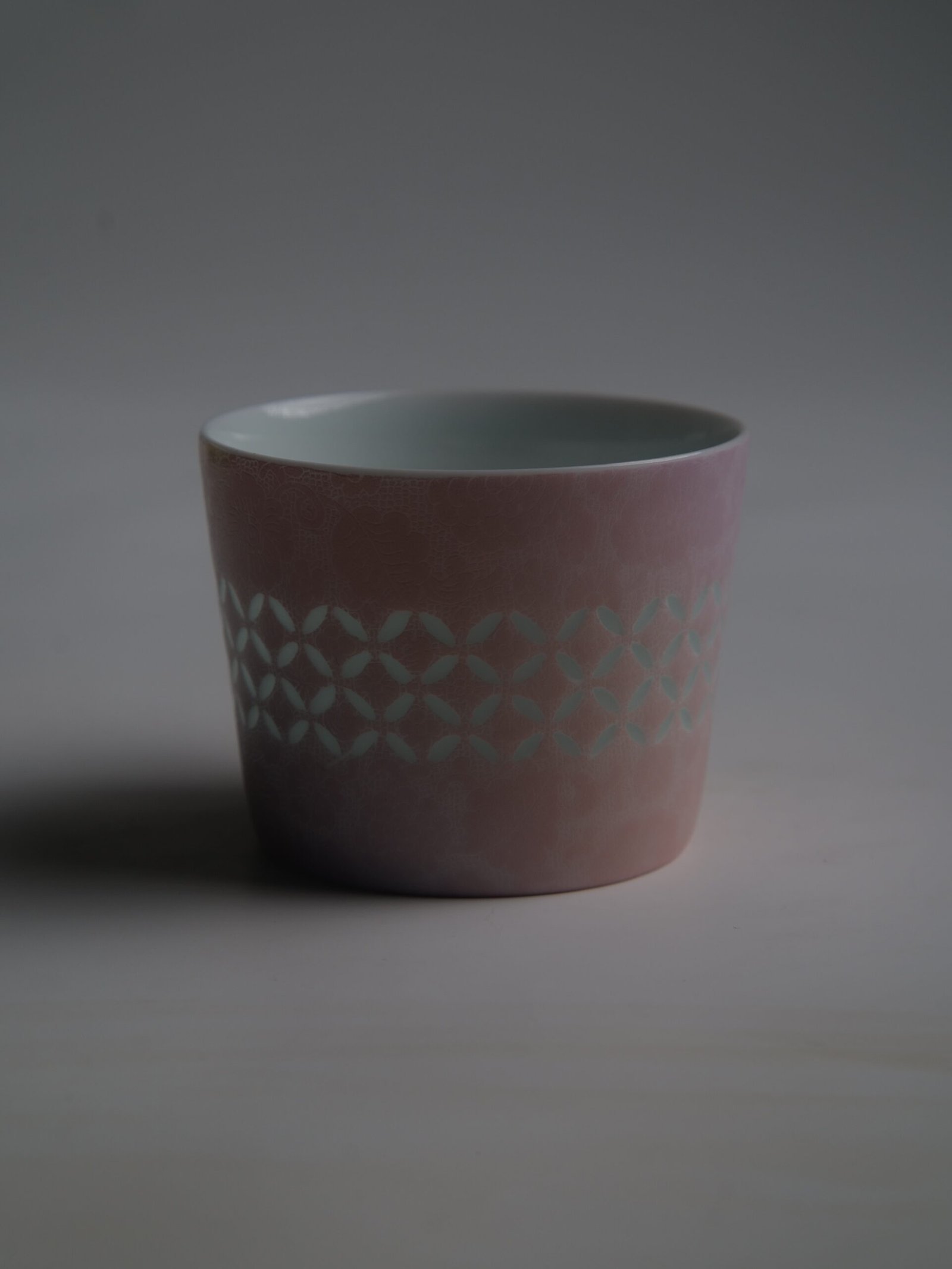 Pink Gradient Coffee Cup – Dark Pattern Detail Darkened back view of pink cup showing Linglong coin pattern