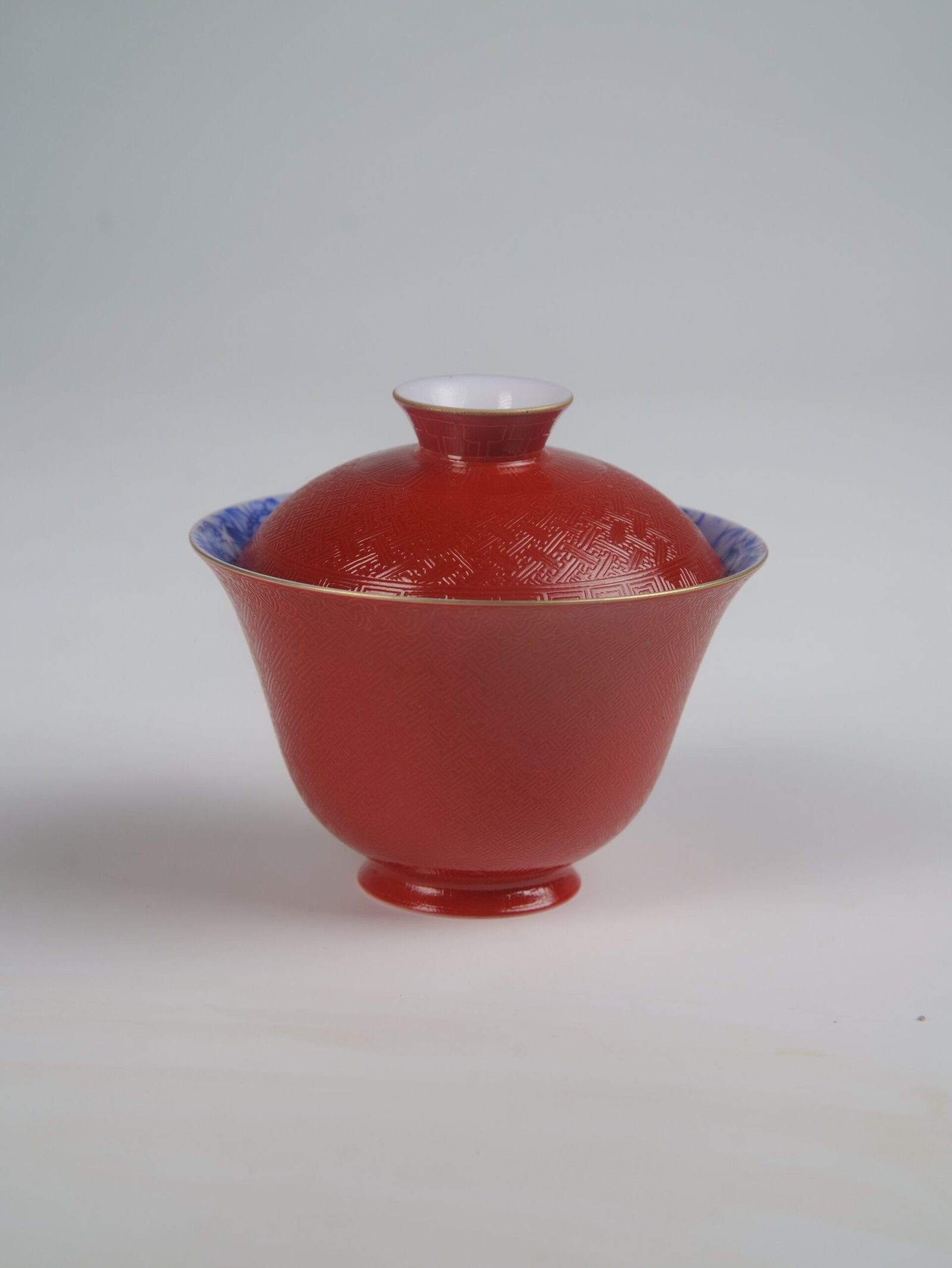 palace-red-elegant-charm-gaiwan-without-saucer The Palace Red Elegant Charm Gaiwan cup with lid shown without the saucer on a plain white background.