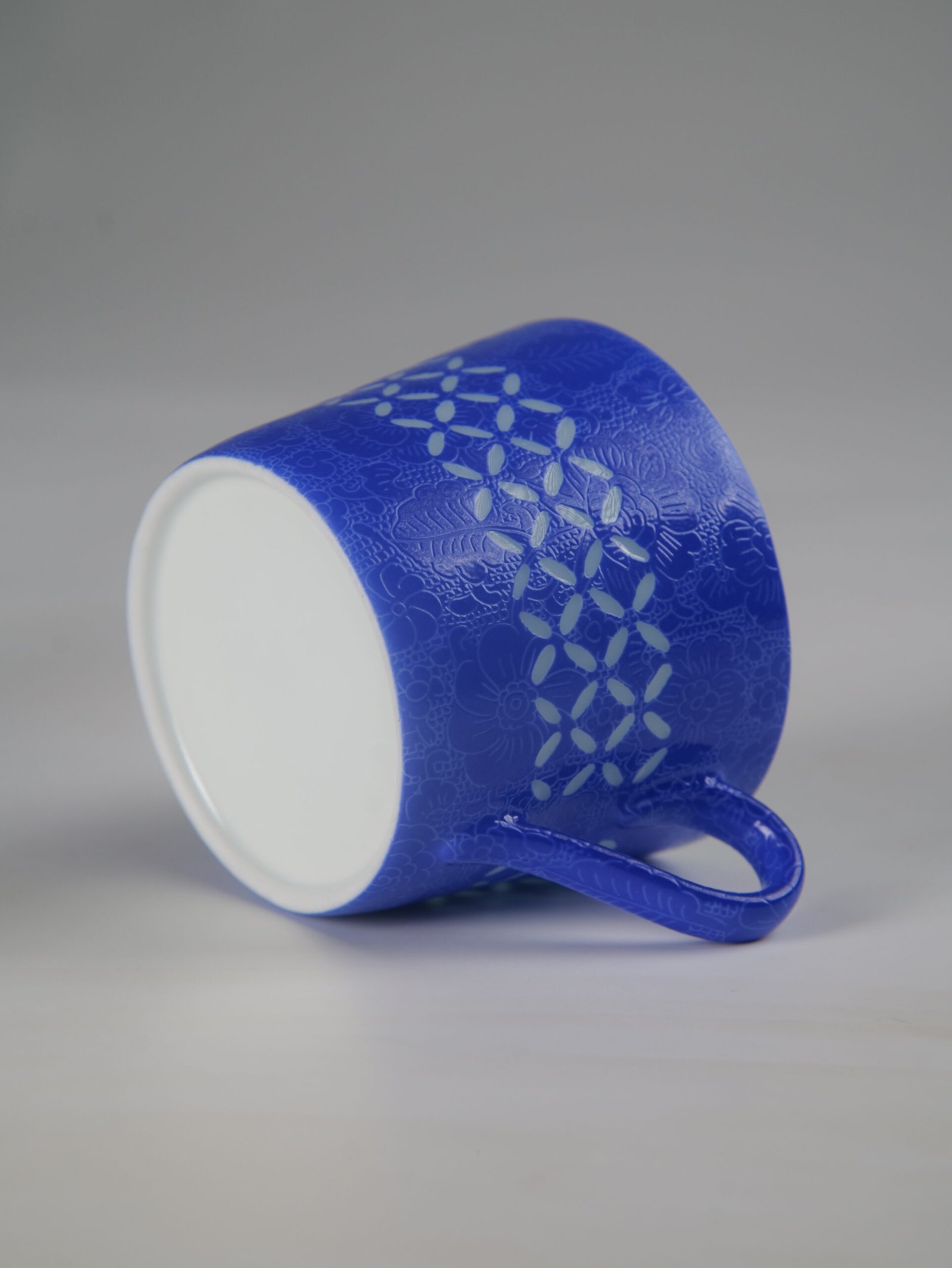 Ultramarine Coffee Cup – Base View Tilted view of ultramarine coffee cup showing outer pattern and base