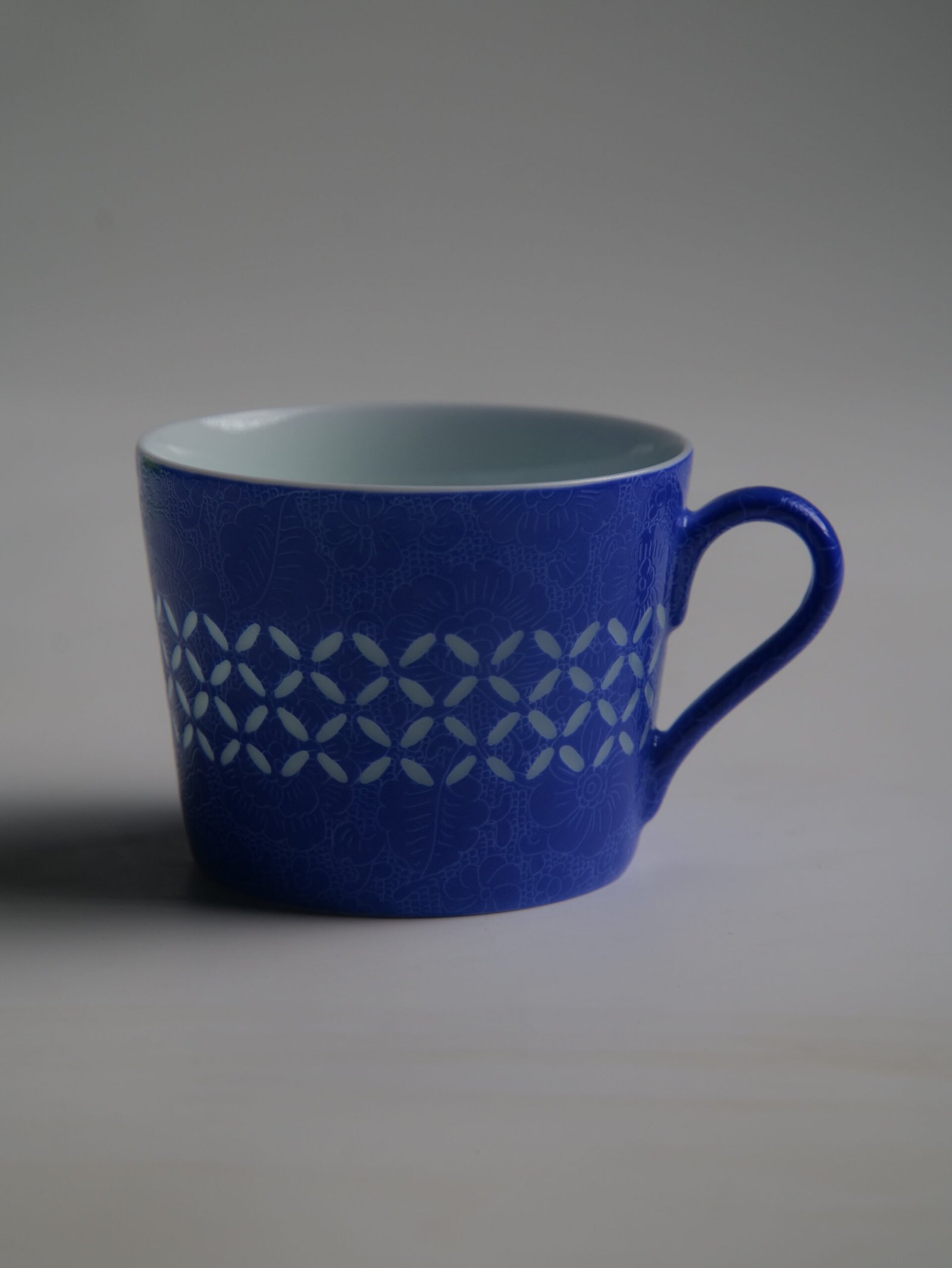 Ultramarine Coffee Cup – Translucent Feature Ultramarine coffee cup showing translucent Linglong coin pattern