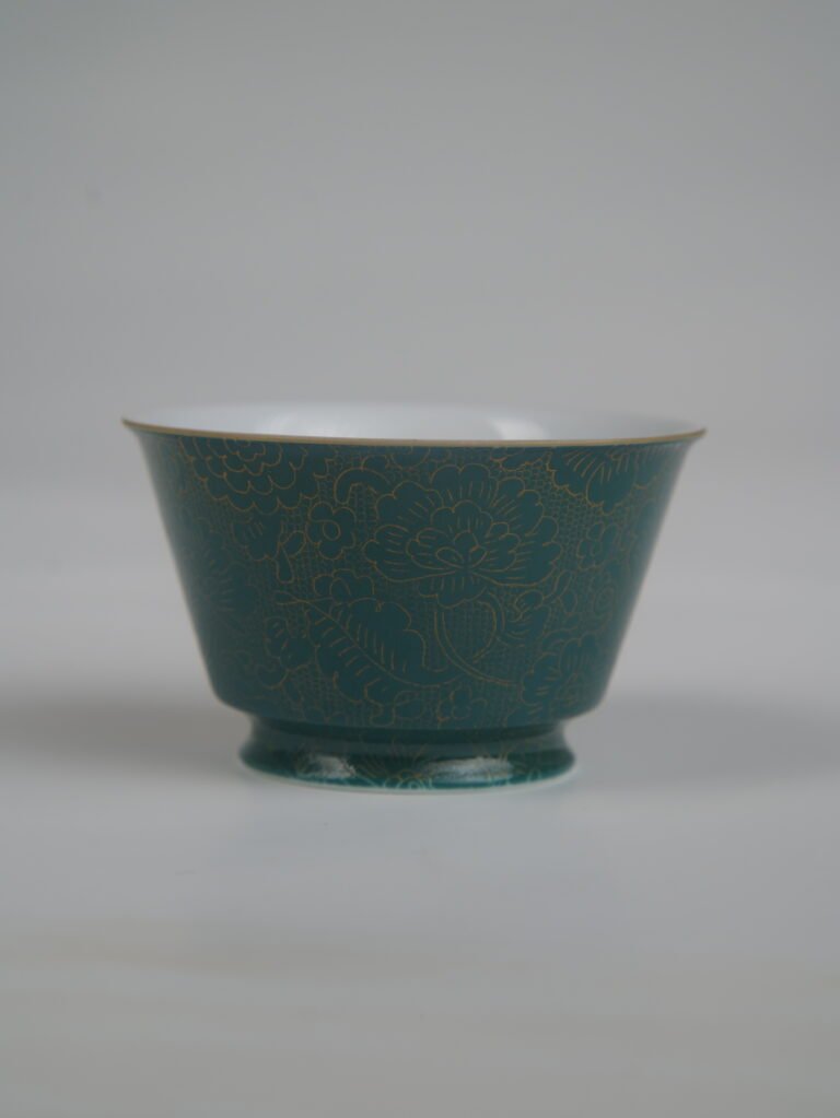 Gold base with blue overlay Linked-loop Cup
